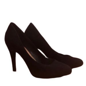 SOLD | Black 7.5 Suede Jessica Simpson Pumps 👠